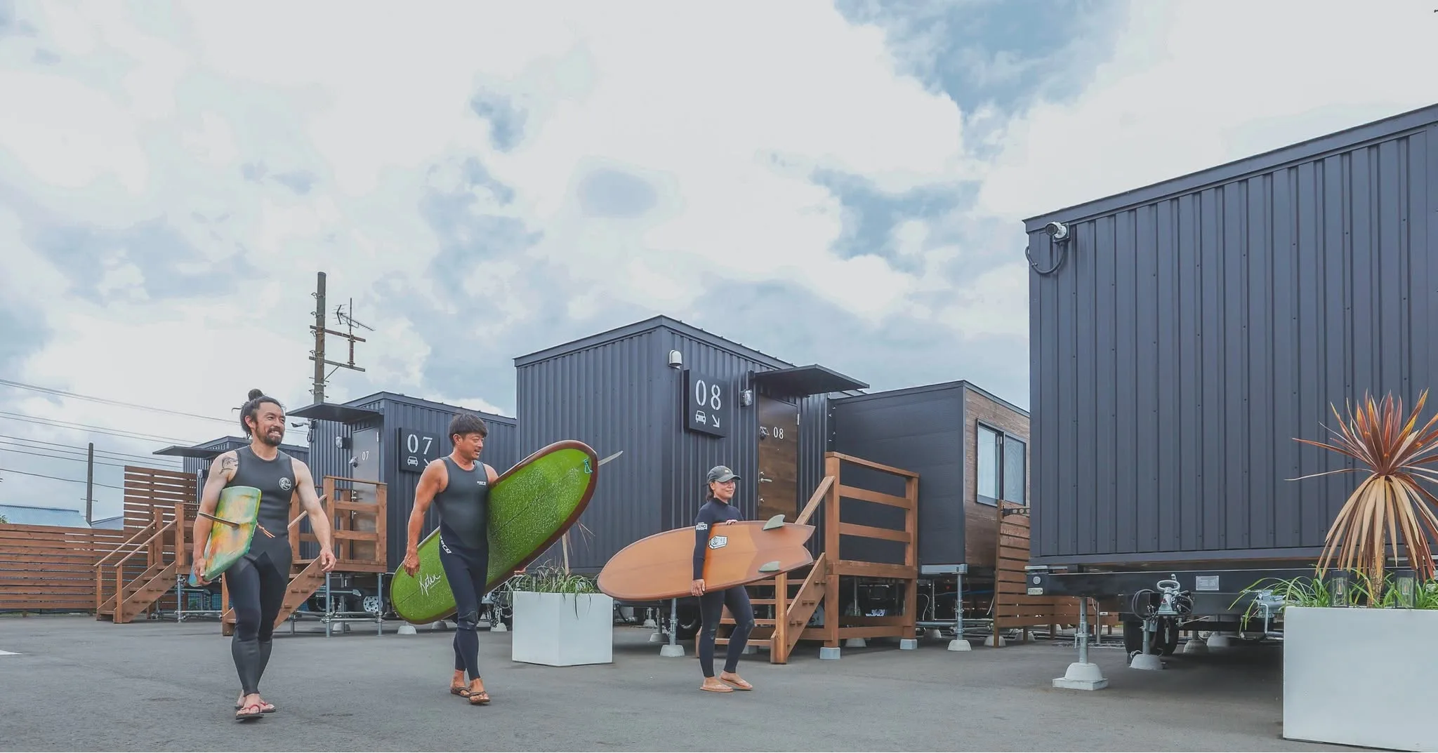 トレーラーハウスからボードを抱えて、そのまま海へ向かえる贅沢なロケーション🌊
サーフトリップの拠点にぴったりです!
詳しくはプロフィールリンクから
#東浪見 #九十九里 #一宮町 #サーフィン #海水浴 #ドームテント #ジオデシックドーム #グランピング #surf #golf #bbq #星空 #SeageToramiCoastside #セルジュトラミコーストサイド